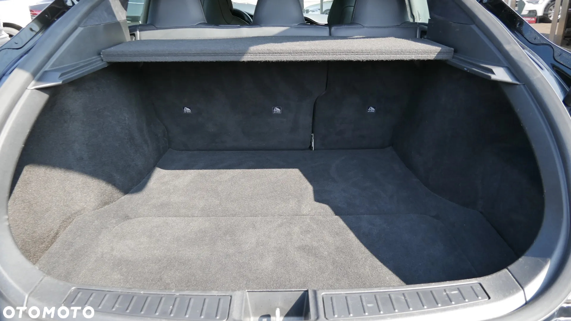 Tesla Model S Dual Motor Allradantrieb - 27