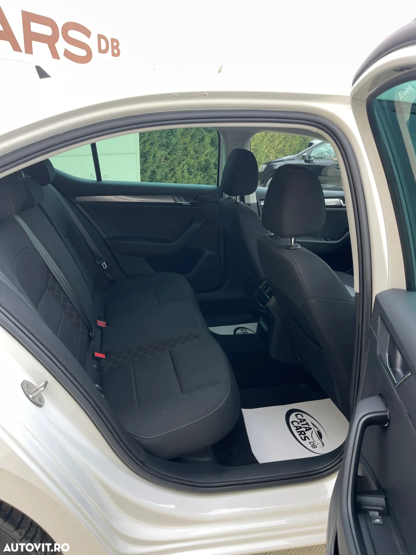Skoda Superb 2.0 TDI DSG Ambition - 25