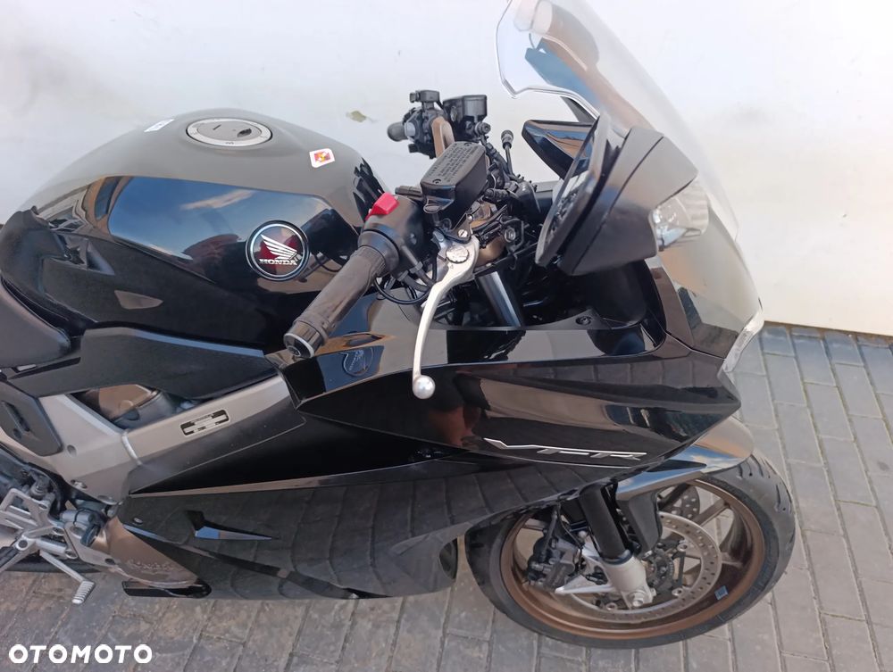 Honda VFR - 28