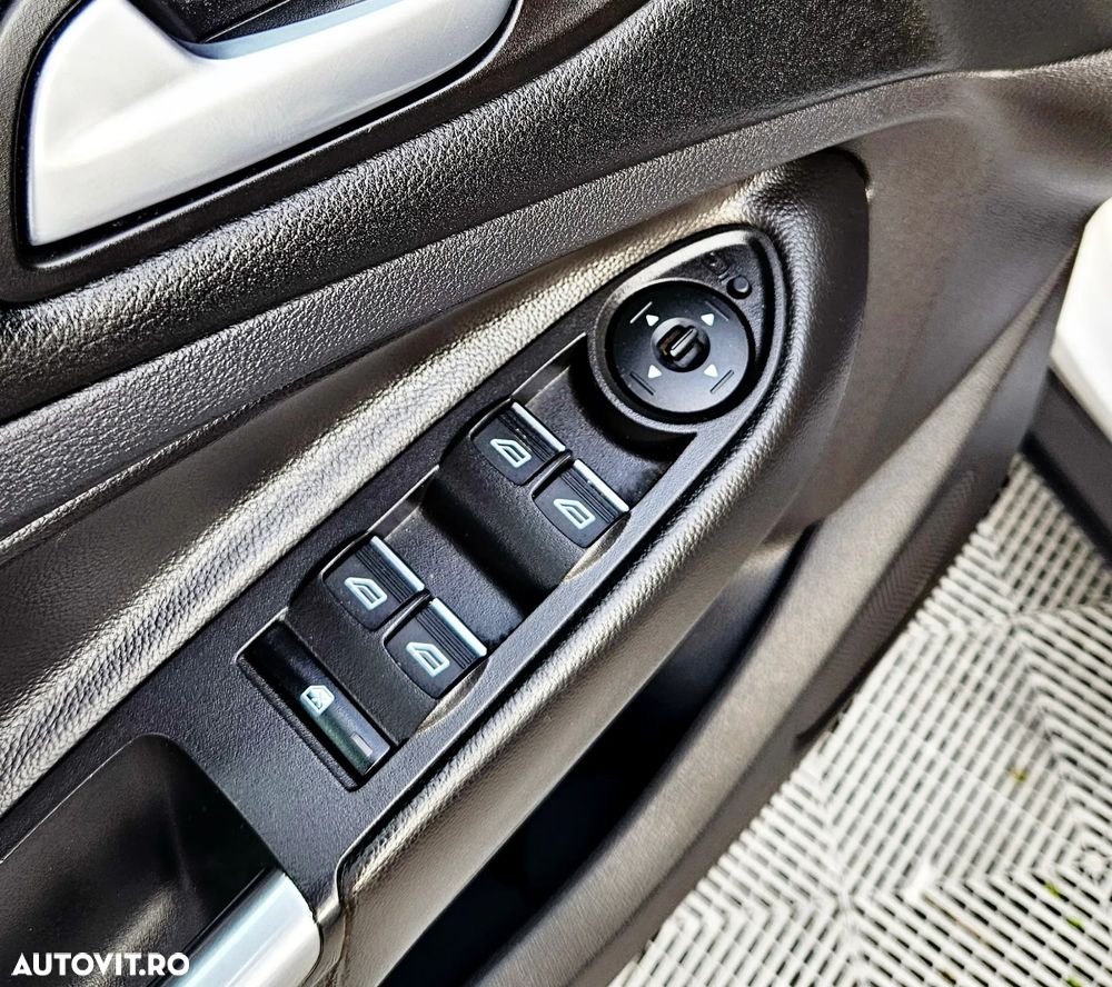 Ford Kuga - 11