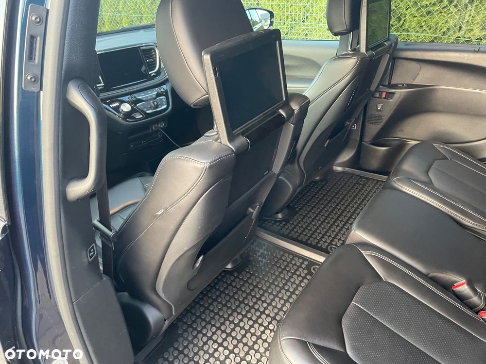 Chrysler Pacifica - 21