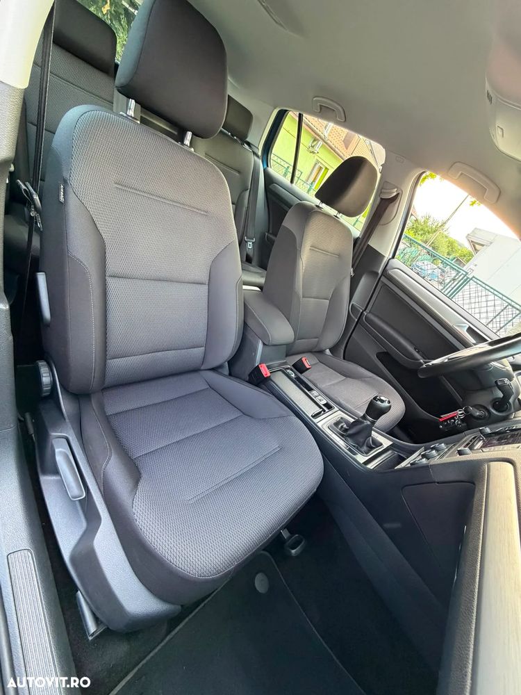 Volkswagen Golf 1.6 TDI DPF Comfortline - 10