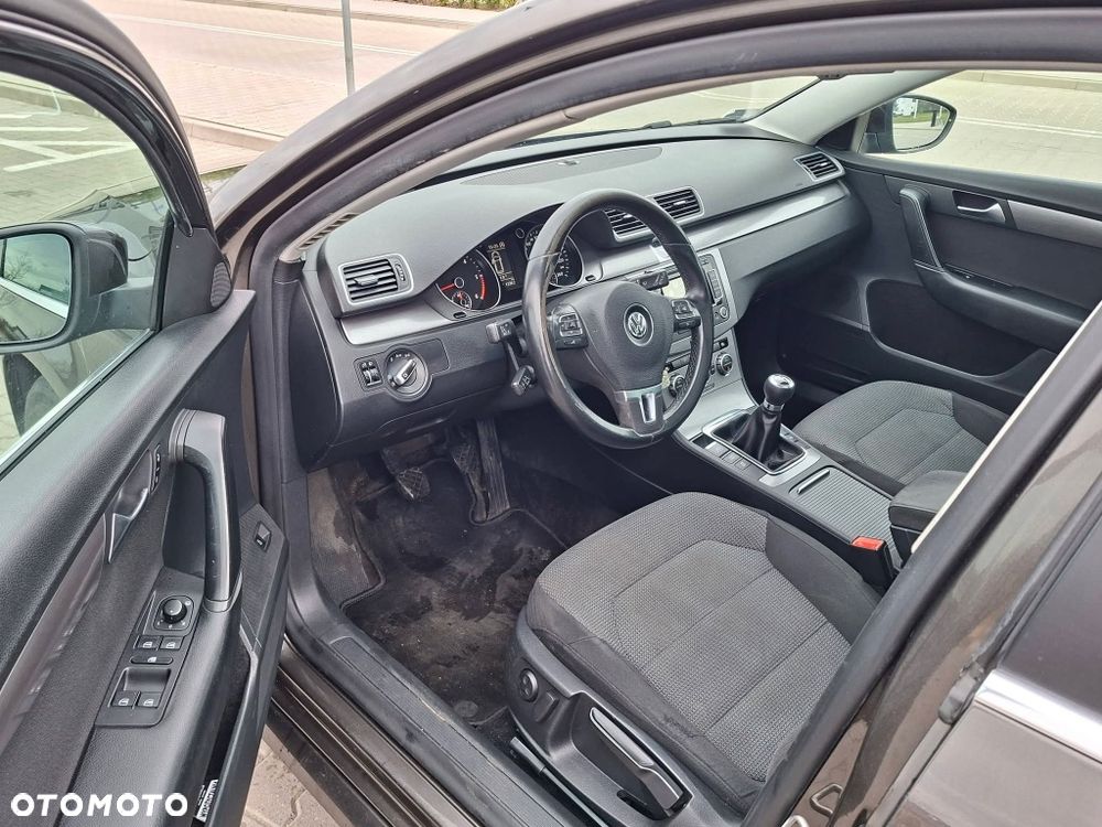 Volkswagen Passat - 8