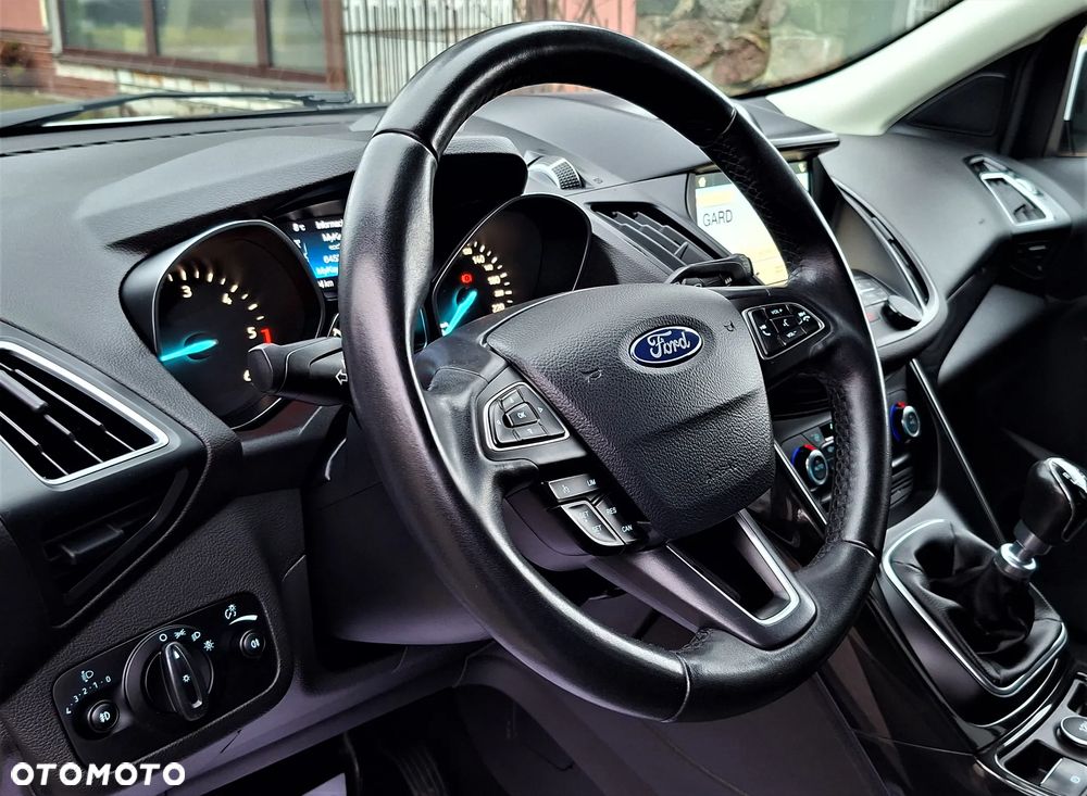 Ford Kuga 2.0 TDCi 2x4 Titanium - 24