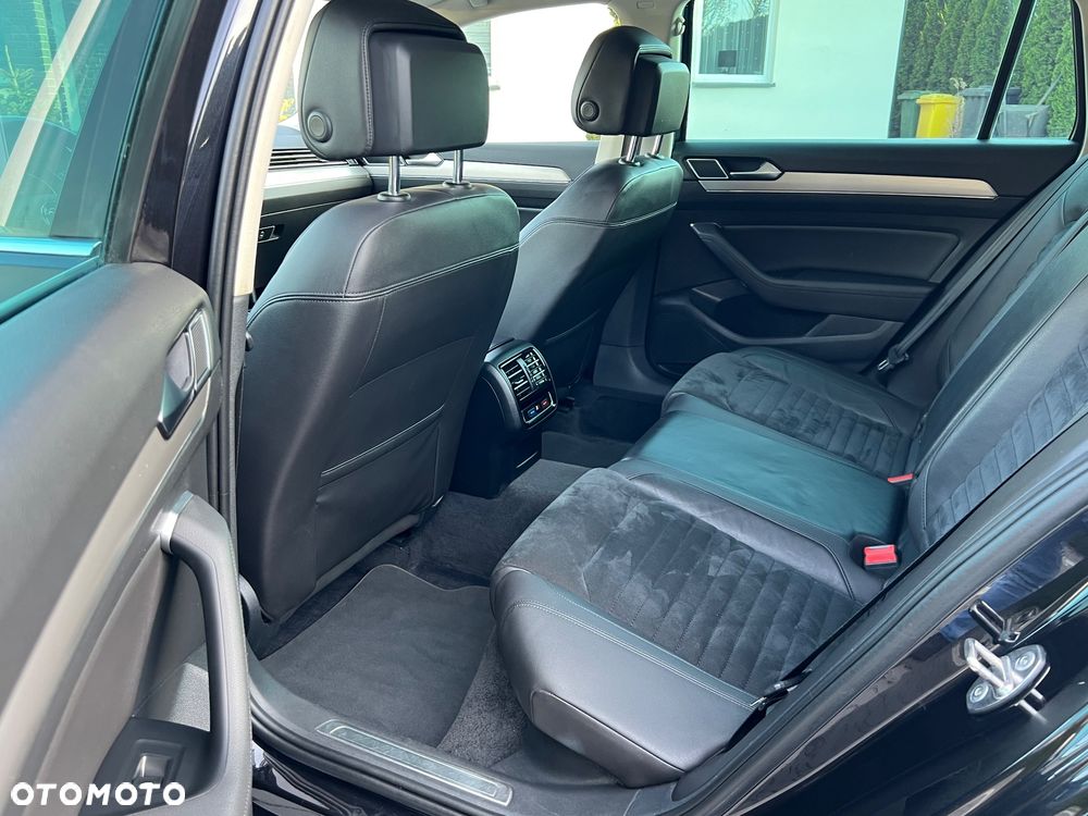 Volkswagen Passat Variant 2.0 TDI SCR 4Motion DSG Highline - 25