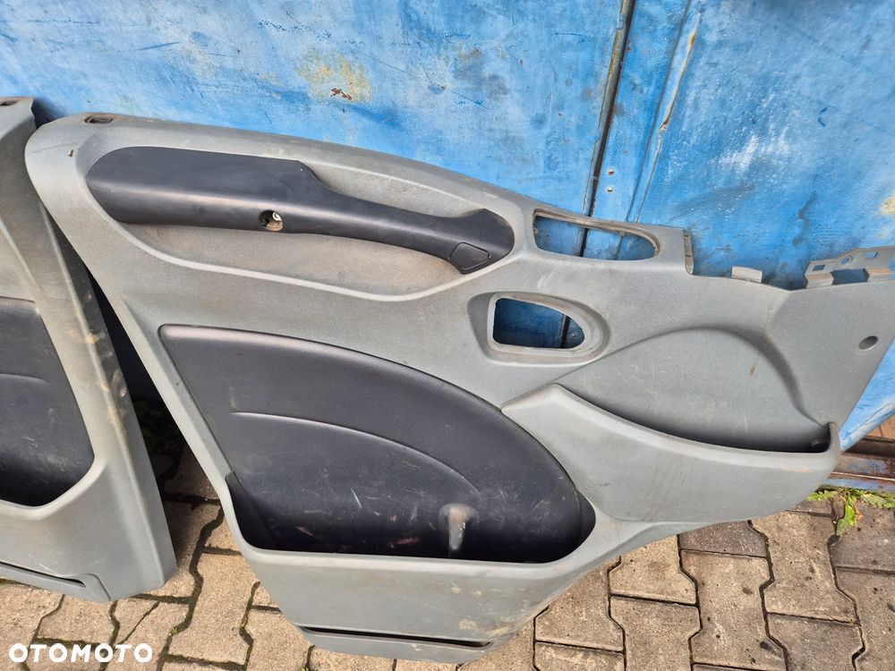 BOCZEK DRZWI LEWY PRAWY IVECO DAILY IV  06-13r. - 3