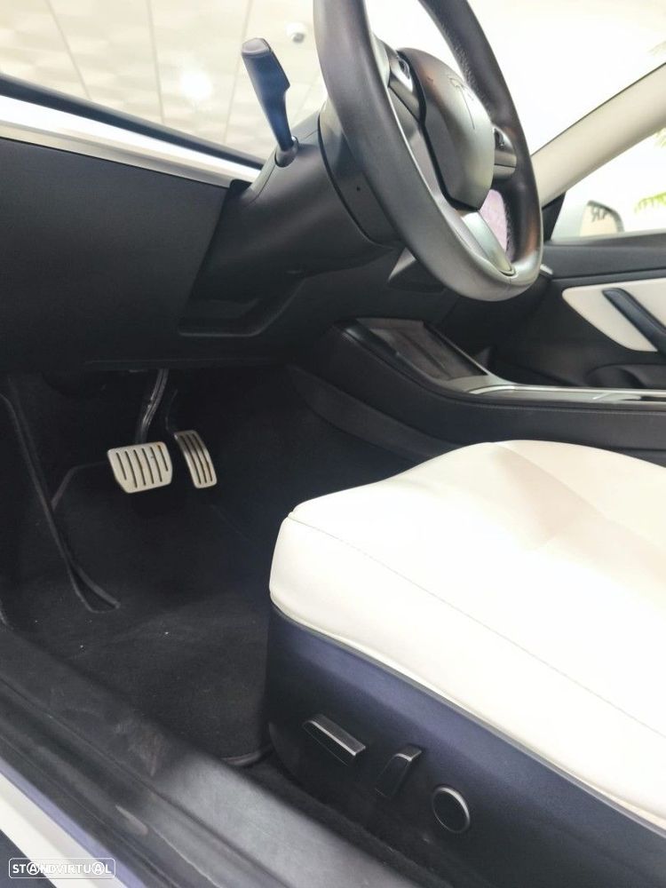 Tesla Model 3 Performance Dual Motor AWD - 24
