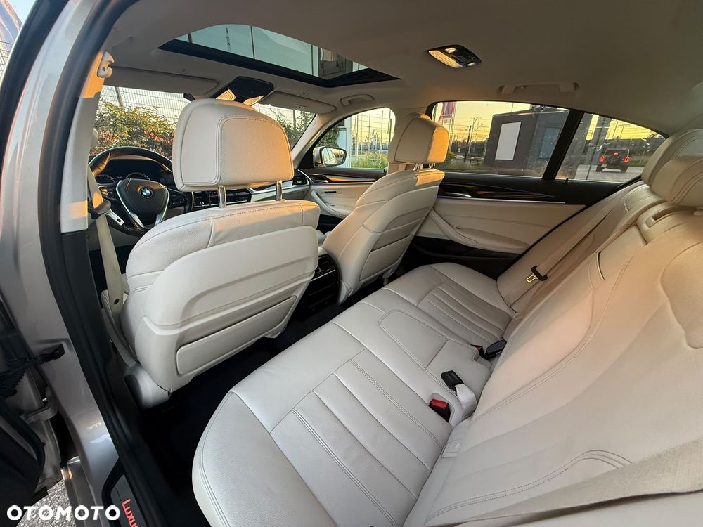 BMW Seria 5 530i Luxury Line - 11