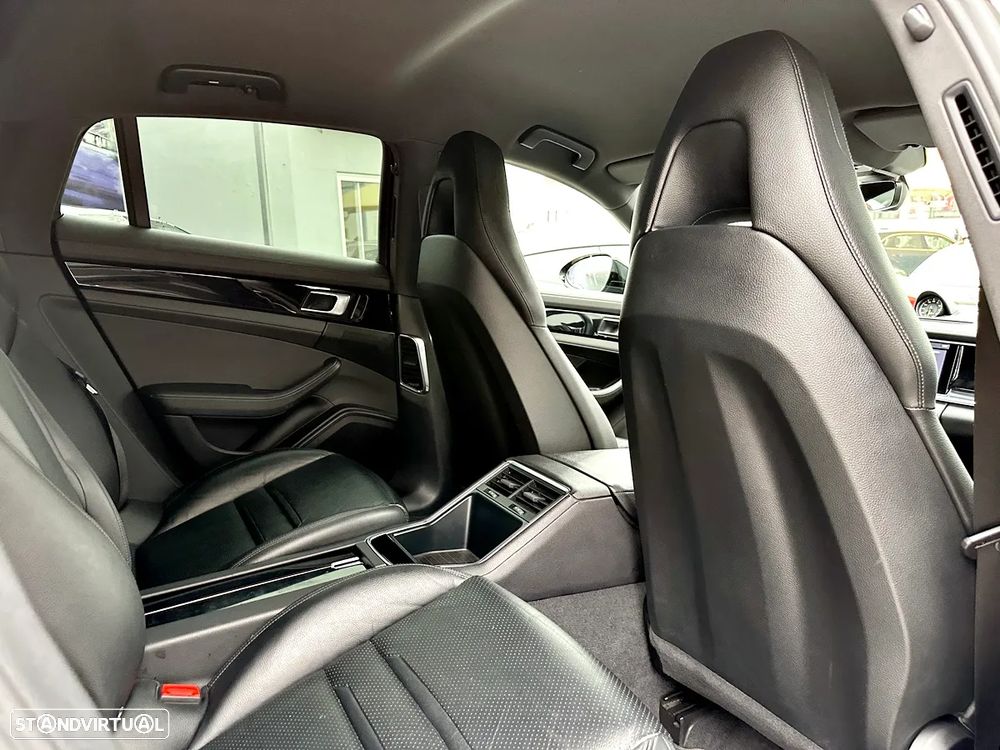 Porsche Panamera 4 E-Hybrid - 33
