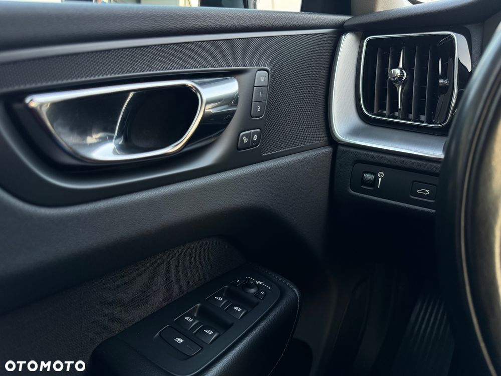 Volvo XC 60 D4 SCR AWD Momentum - 10