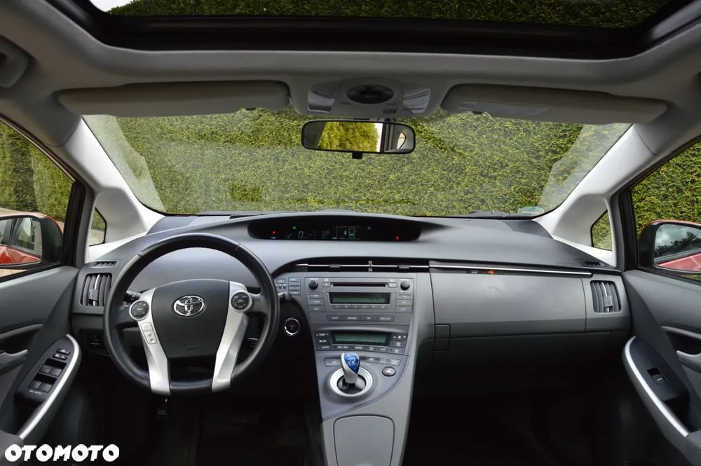 Toyota Prius (Hybrid) Life - 15