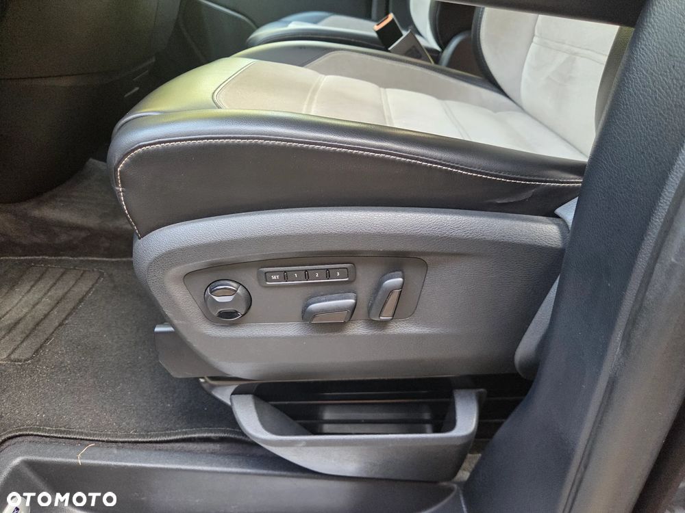Volkswagen Multivan - 32