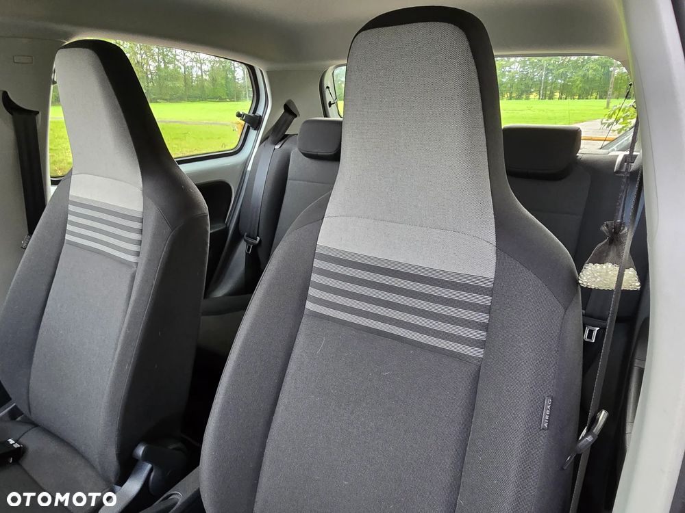 Volkswagen up! e-up - 11