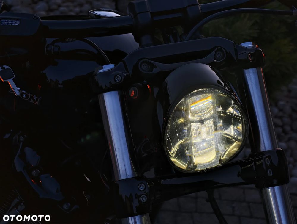 Harley-Davidson Softail Breakout - 33