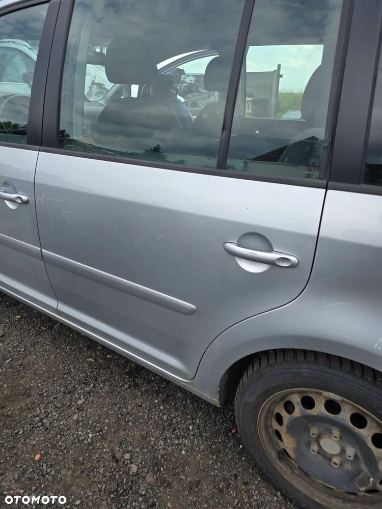 Drzwi lewy tył vw Touran 03-15 w kolorze LA7W - 1