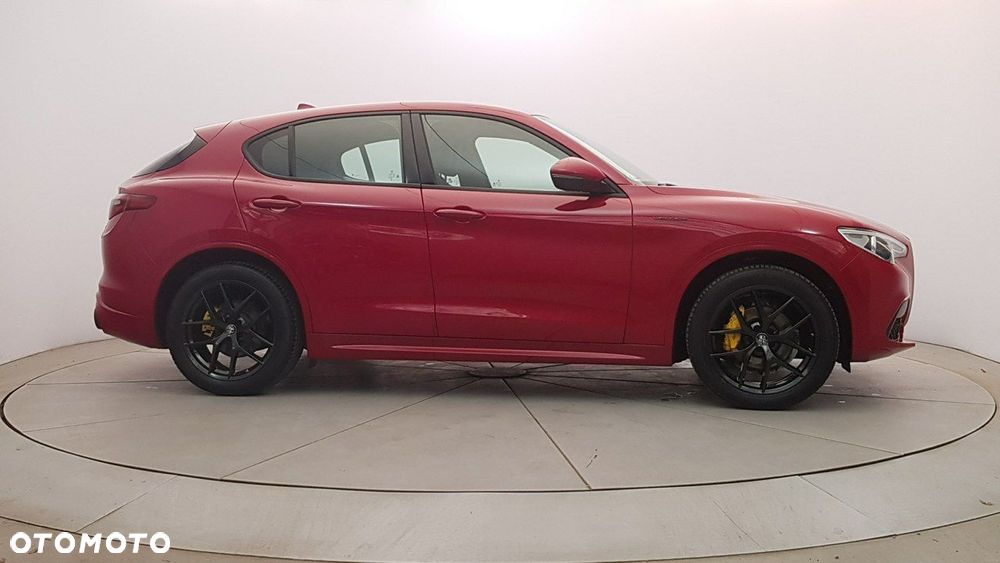 Alfa Romeo Stelvio - 8