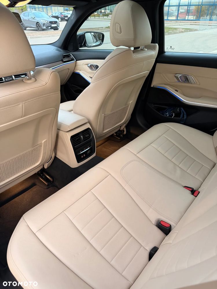 BMW Seria 3 330i M Sport - 20