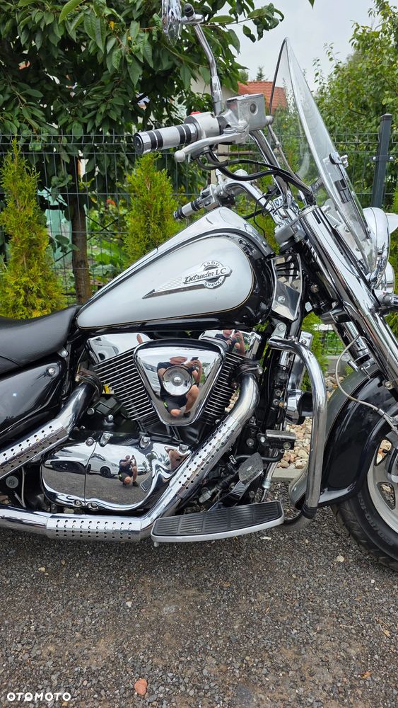 Suzuki Intruder - 10