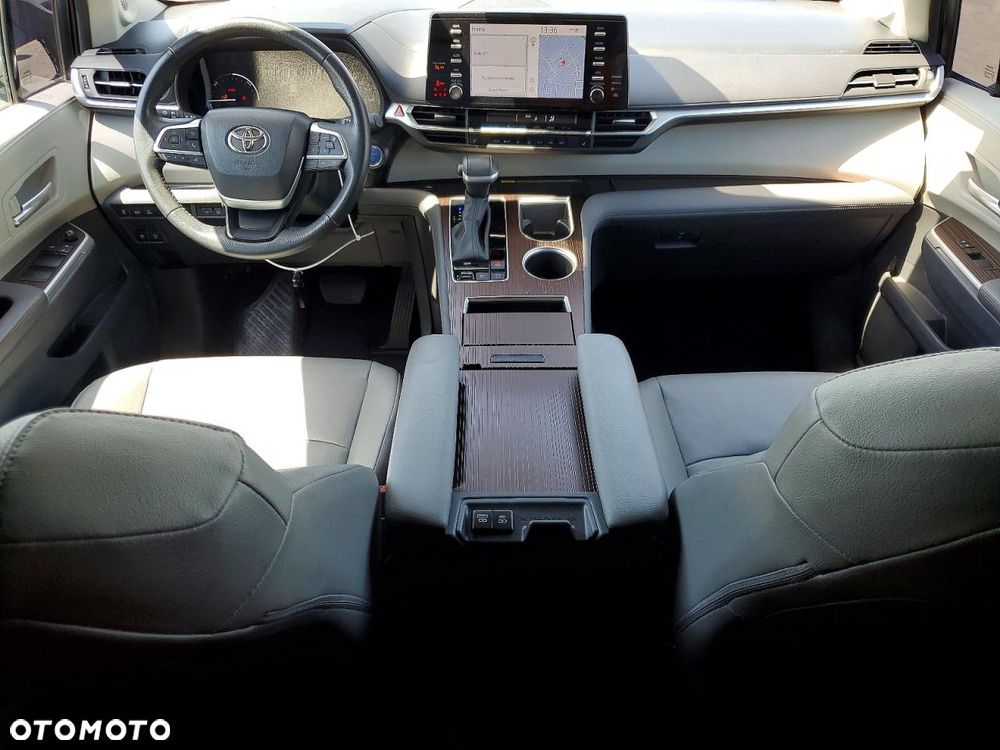 Toyota Sienna - 10