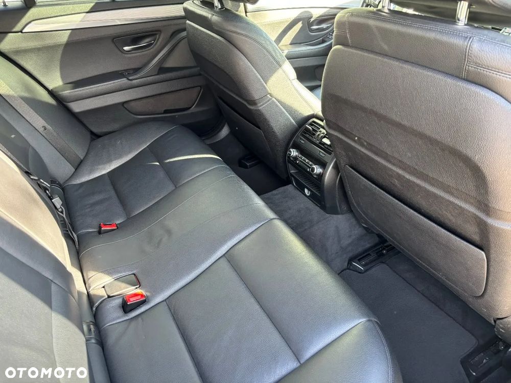 BMW Seria 5 530d xDrive - 14