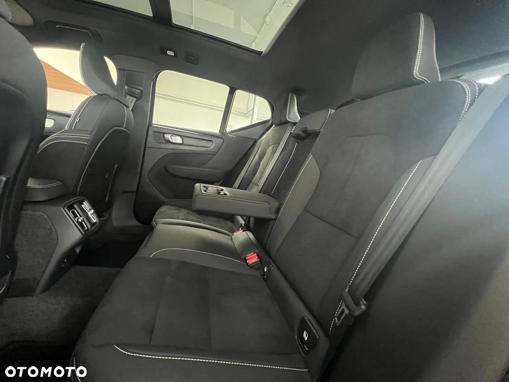 Volvo XC 40 B4 AWD Ultimate Dark - 25