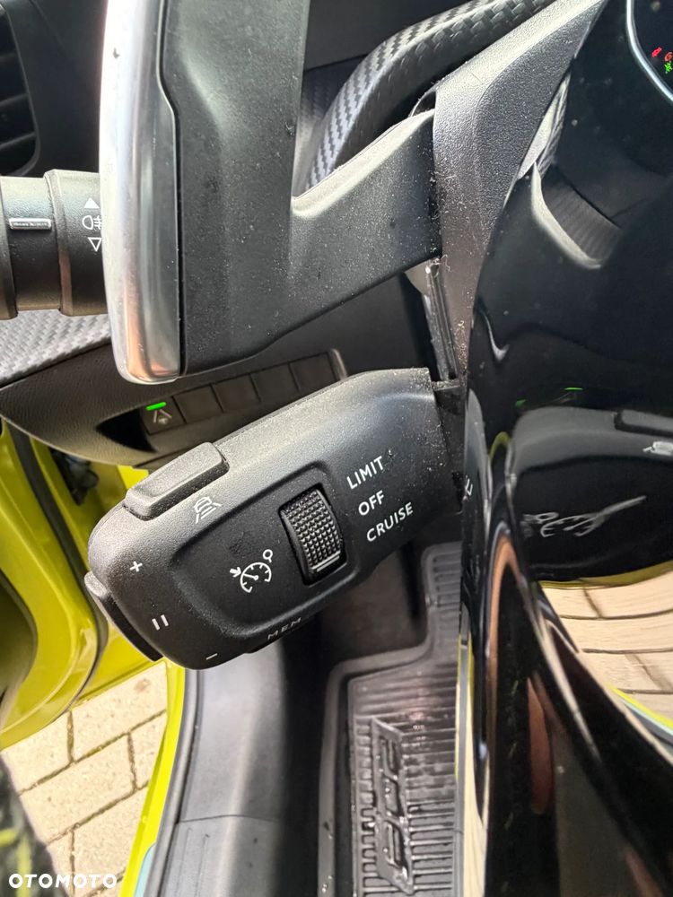 Peugeot 208 - 18
