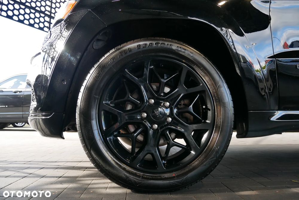 Jeep Grand Cherokee - 38