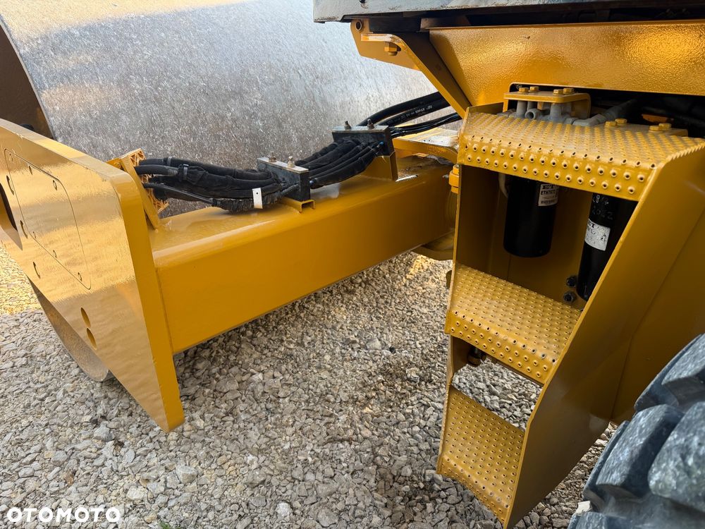 Caterpillar CS56 - 17