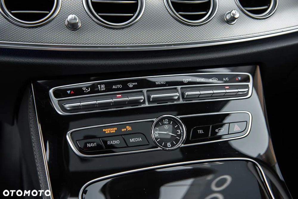 Mercedes-Benz Klasa E 220 d Business Edition 9G-TRONIC - 27