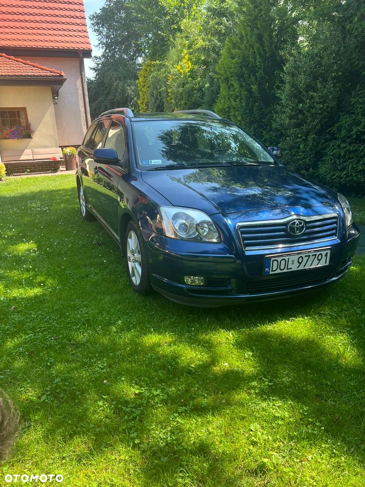 Toyota Avensis 1.8 VVT-i Sol - 1