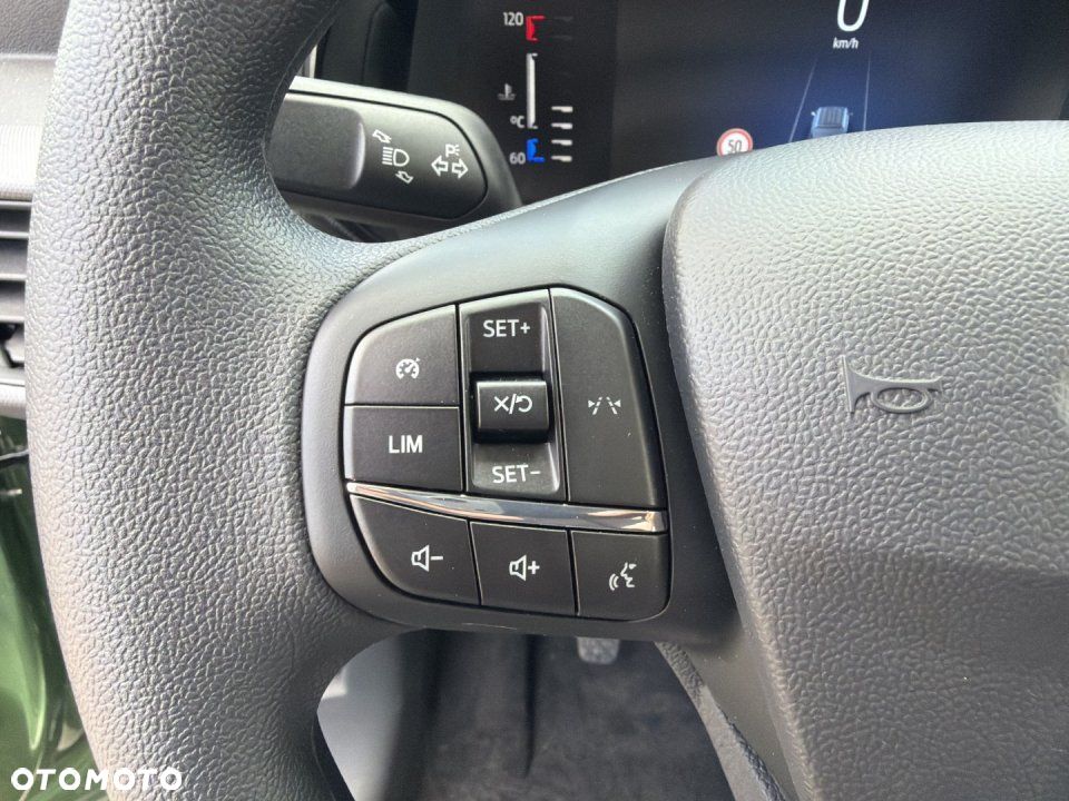 Ford Transit Courier - 27