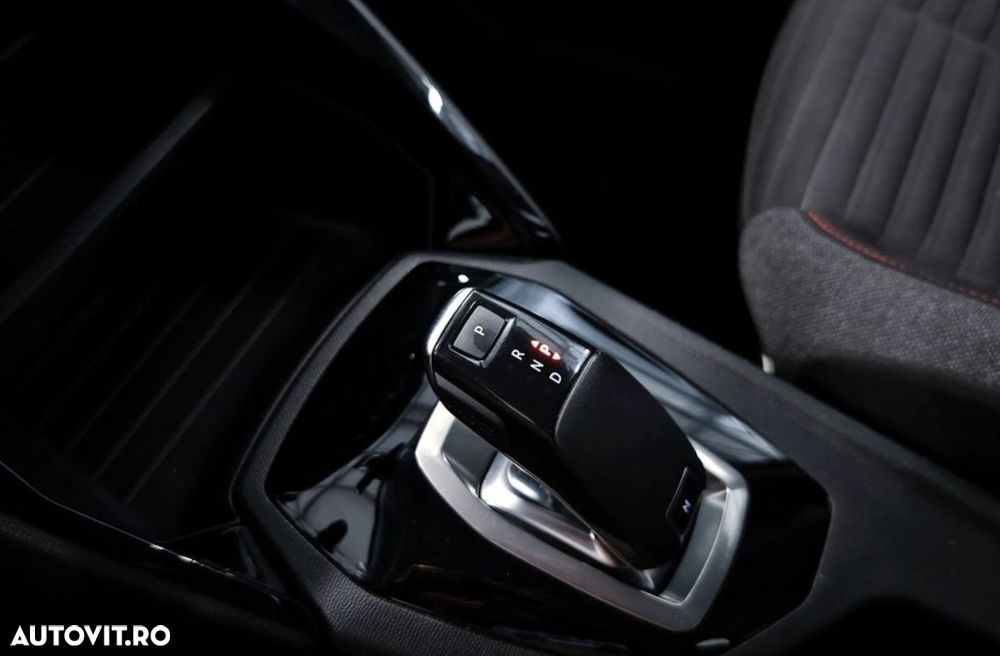 Peugeot 2008 1.2 L PureTech STT EAT8 Allure - 13