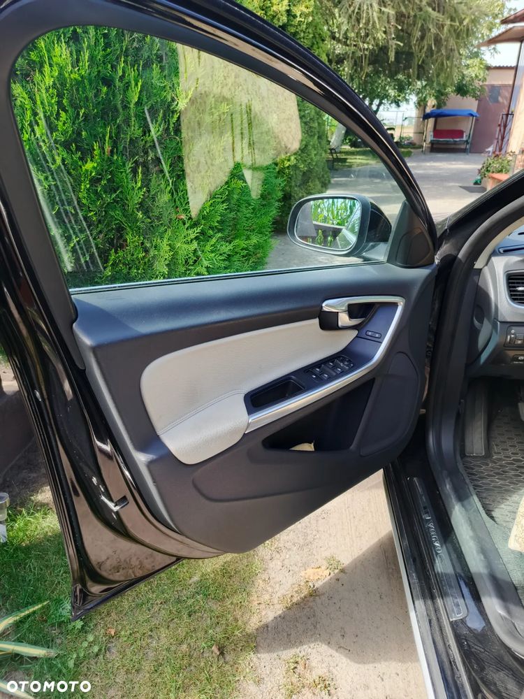 Volvo S60 D3 R-Design - 14