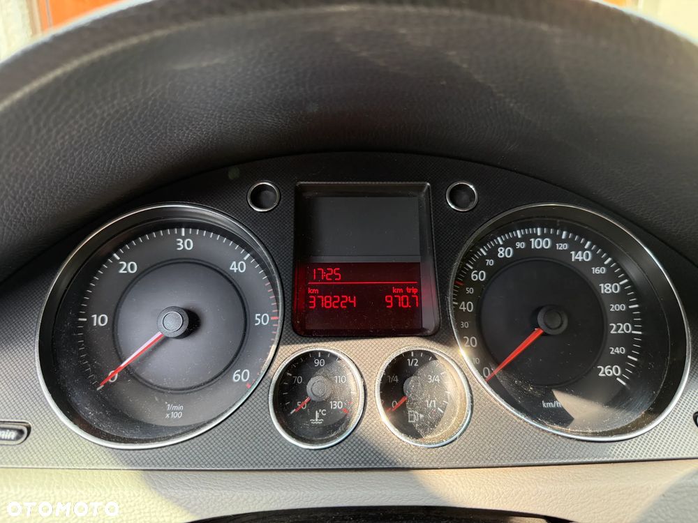 Volkswagen Passat 2.0 TDI Comfortline - 15