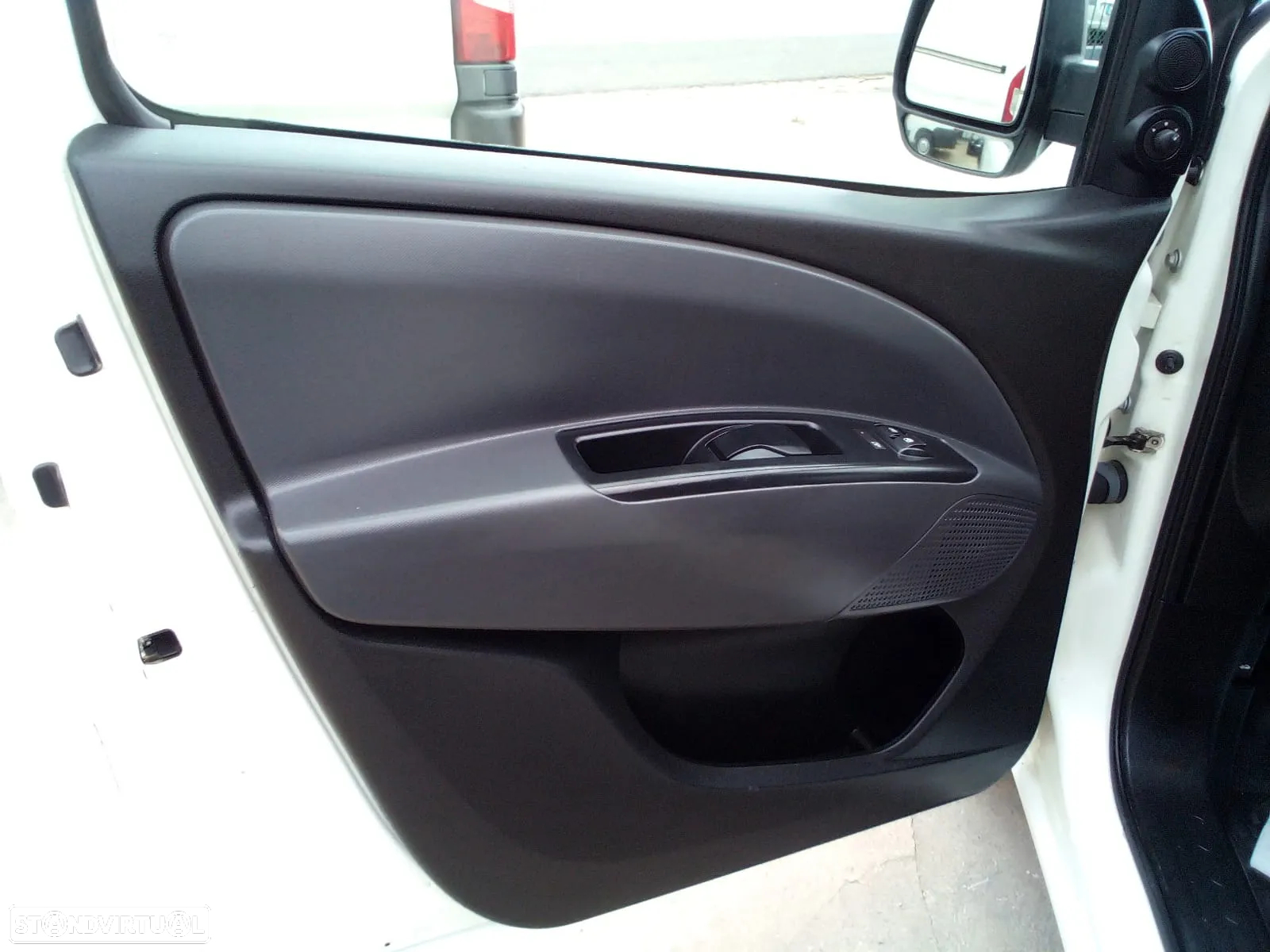 Fiat DOBLO1.6 Hdi  Caixa Isotérmica/Motor Congelação - 3