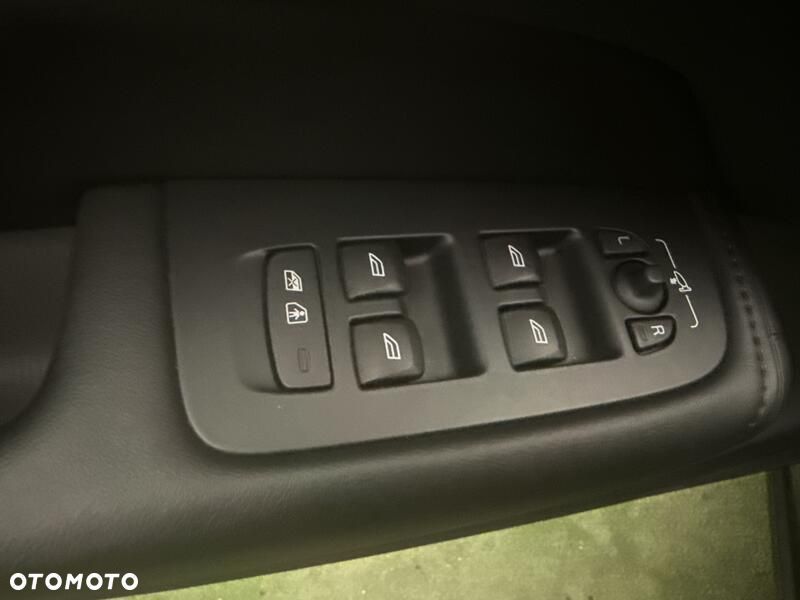 Volvo XC 60 B4 D AWD Plus Dark - 12