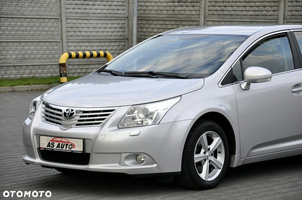 Toyota Avensis 1.8 Sol plus NAVI - 25