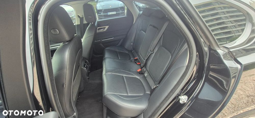 Jaguar XF 2.0 T R-Sport - 10
