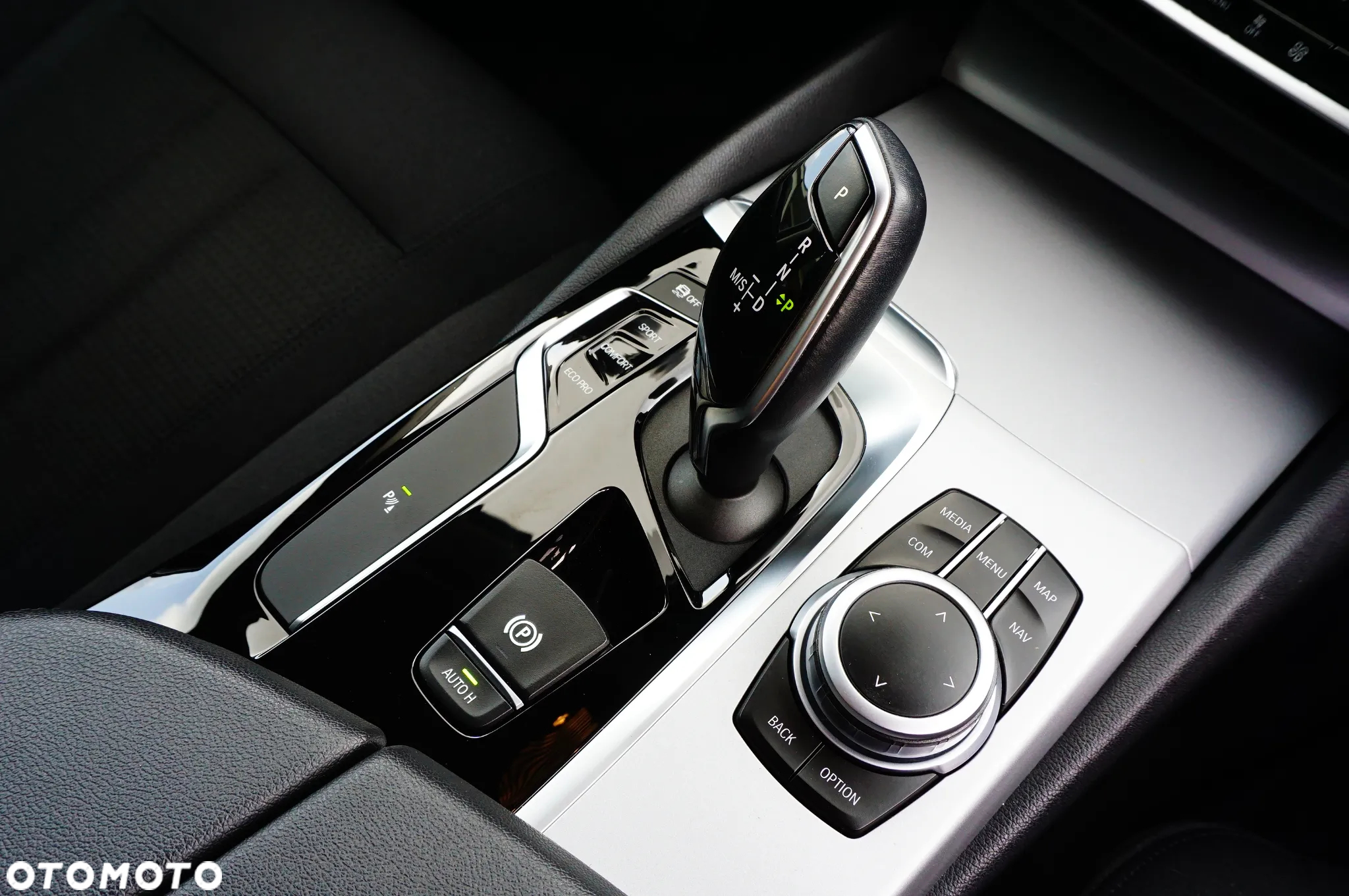 BMW Seria 5 520d - 28
