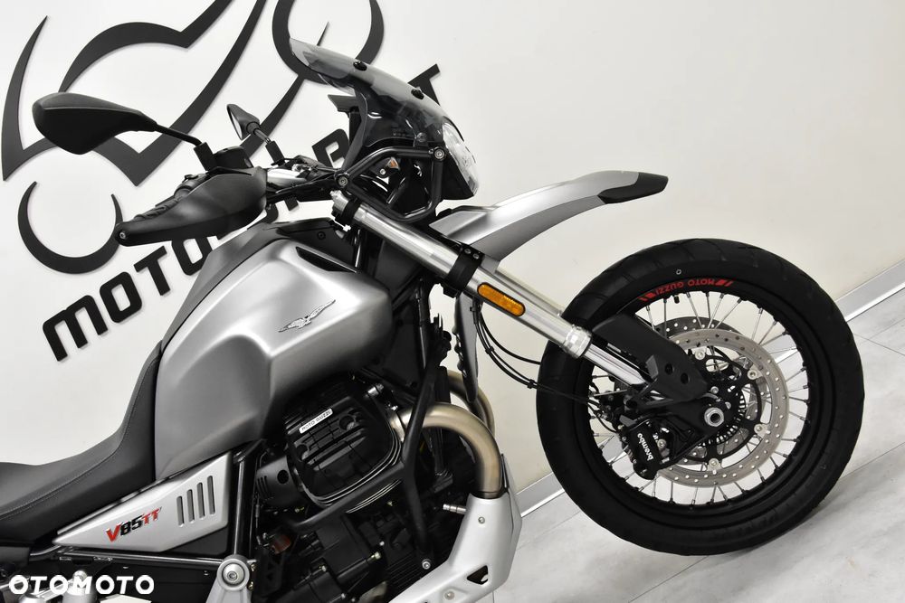 Moto Guzzi V85 - 18