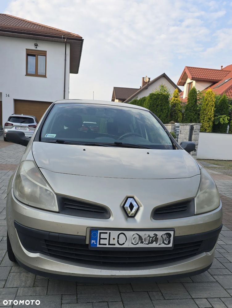 Renault Clio 1.4 16V Authentique - 3