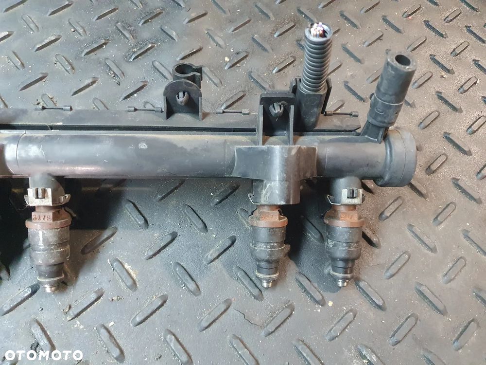 LISTWA WTRYSKOWA WTRYSKIWACZ SKODA FABIA I 1,4 MPI 5WS02620 - 3