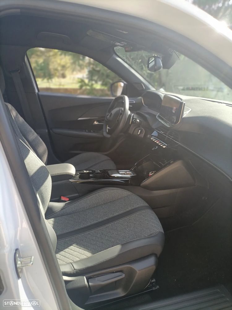 Peugeot 2008 1.2 PureTech Allure EAT8 - 6
