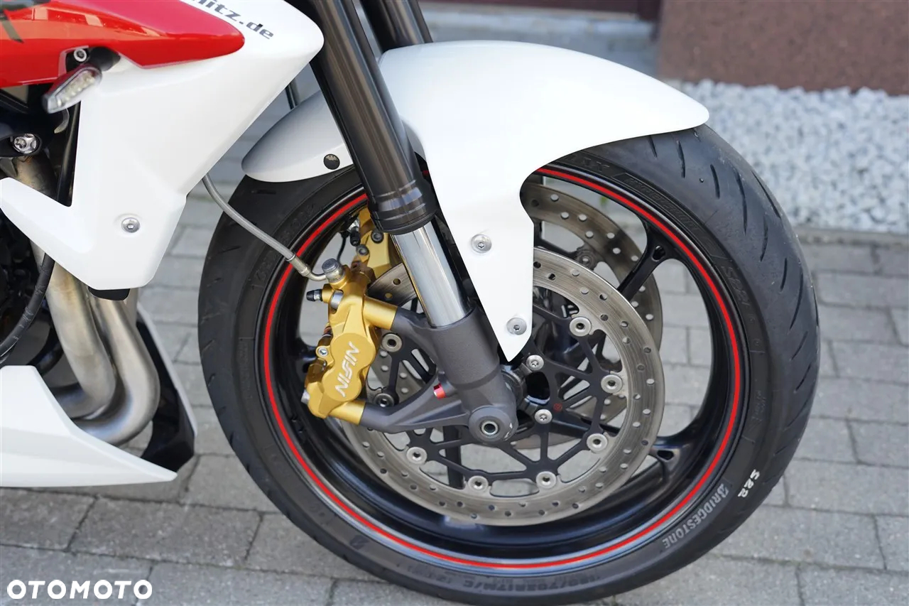 Triumph Street Triple - 14
