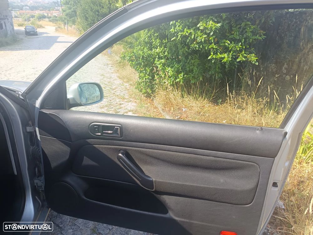 VW Golf 1.4i 25 Anos - 15