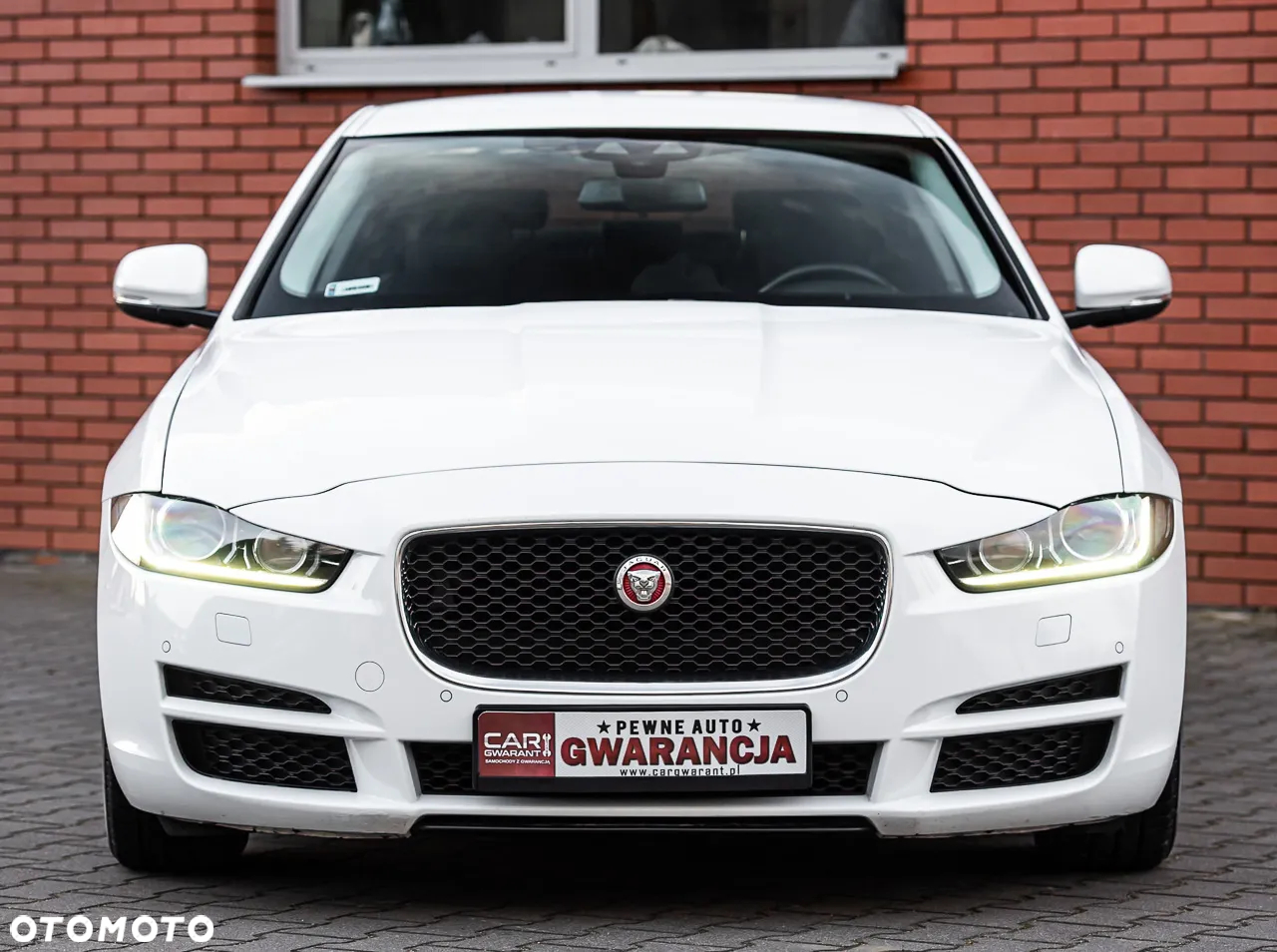 Jaguar XE 2.0 D AWD R-Sport - 10
