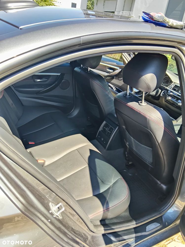 BMW Seria 3 328i xDrive Sport Line - 11