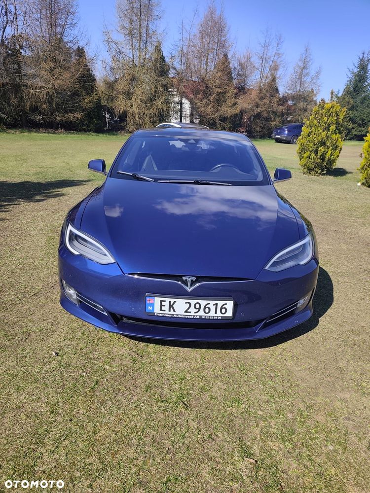 Tesla Model S - 8
