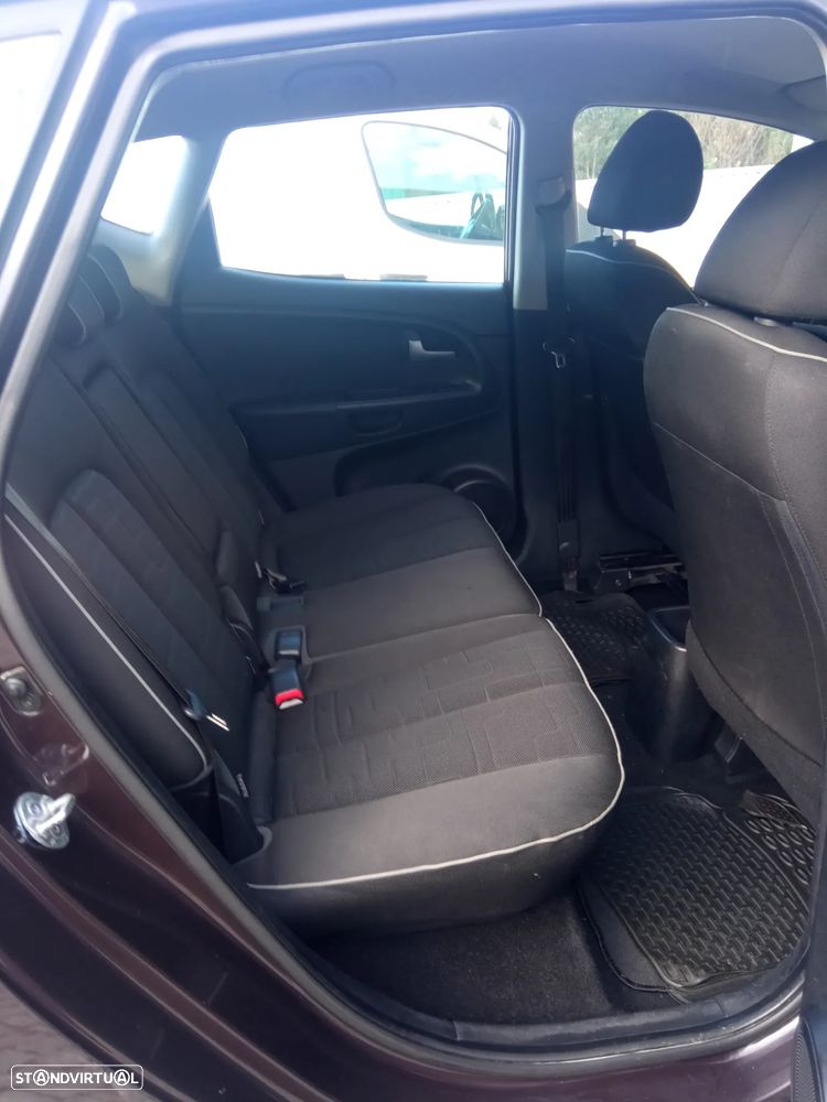 Kia Venga 1.4 CRDi EX ISG - 4