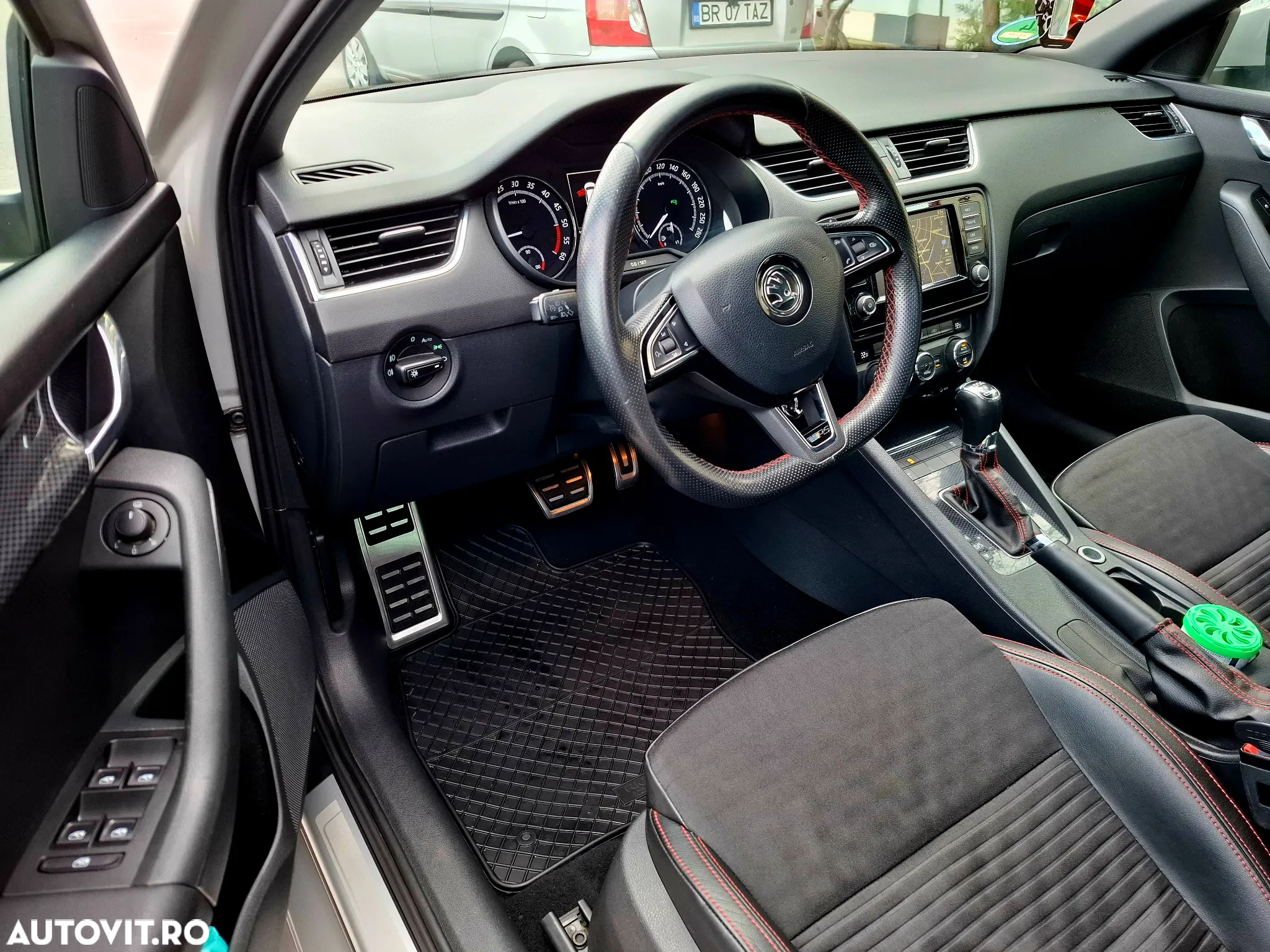 Skoda Octavia 2.0 TDI DSG RS - 7